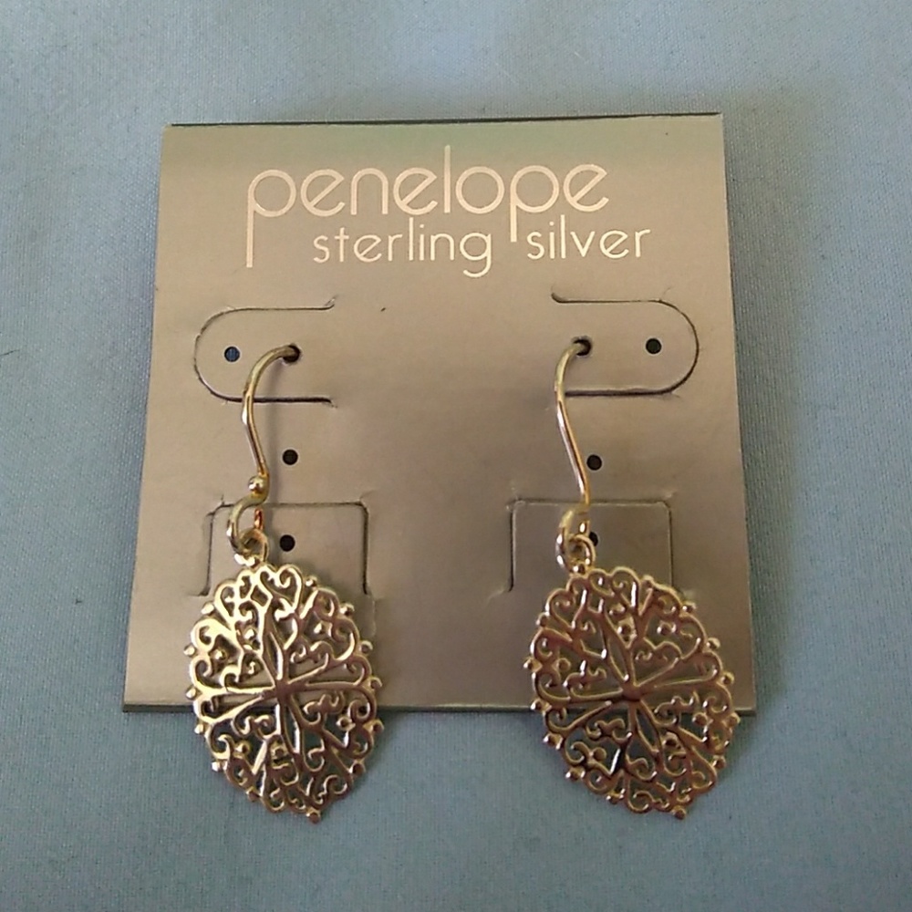 NWOT Penelope Oval Filigree Earrings